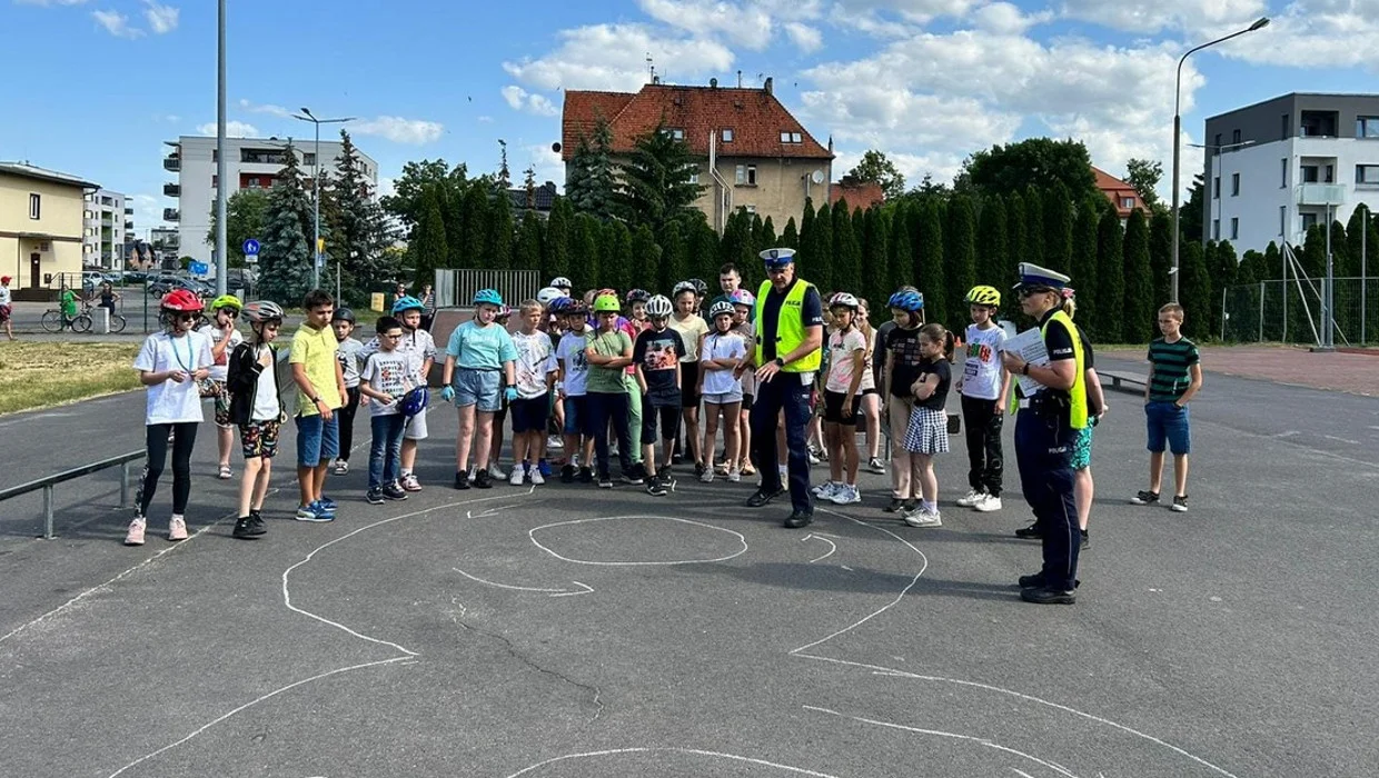 Rawicz. Zdali egzamin na kartę rowerową pod okiem funkcjonariuszy (ZDJĘCIA) - Zdjęcie główne