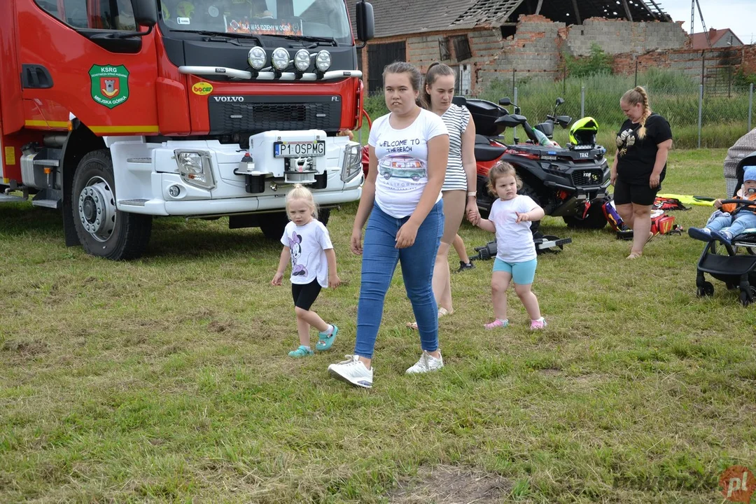 Festyn "Bezpieczne Wakacje z Mundurem" w Sobiałkowie