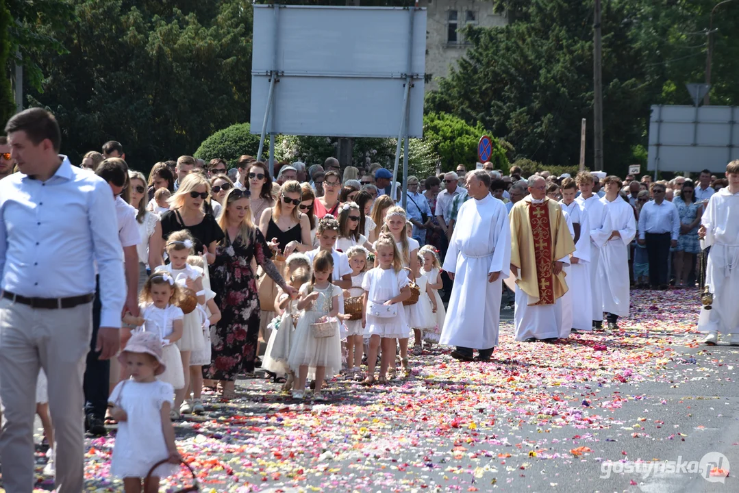 Gostyń - Boże Ciało 2023 - procesja ulicami miasta