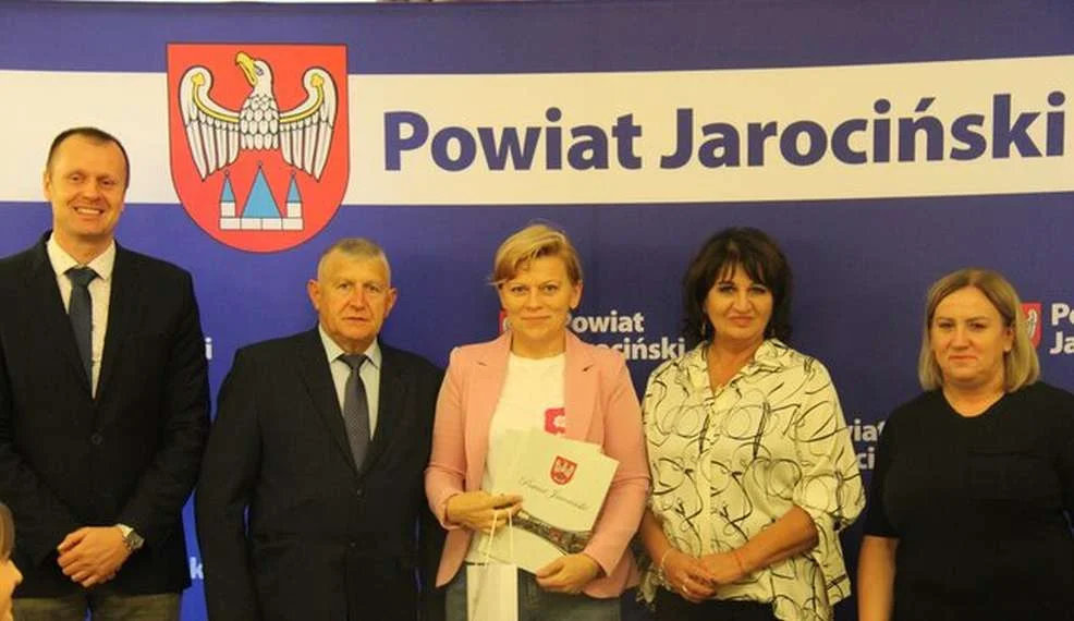 Najlepsi maturzyści ze szkół powiatu jarocińskiego nagrodzeni przez starostę