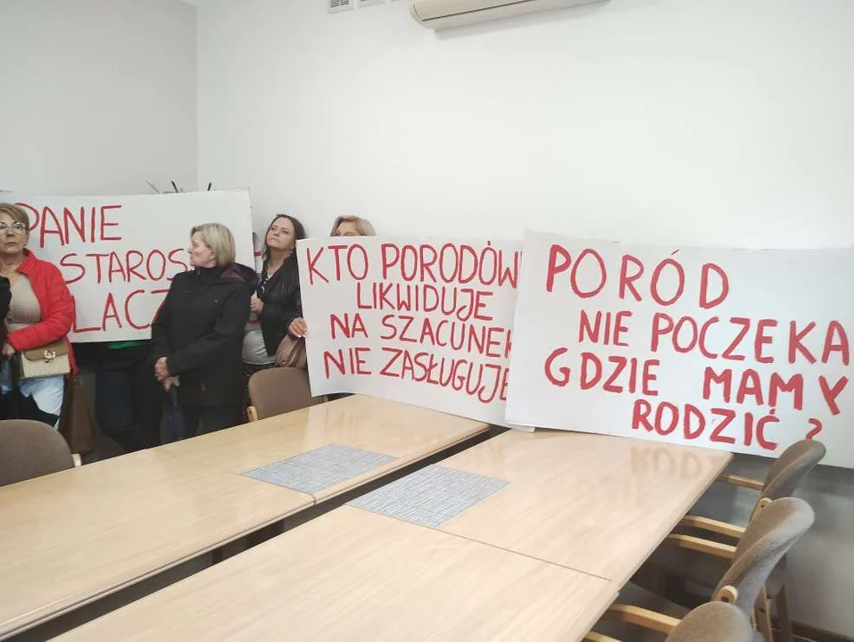 Protest wobec likwidacji położnictwa i oddziału noworodkowego w jarocińskim szpitalu