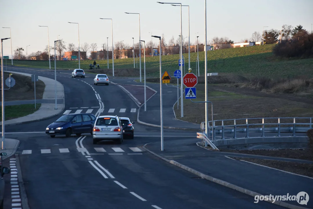 Otwarcie nowej drogi w Gostyniu - spacer samorządowców i mieszkańców