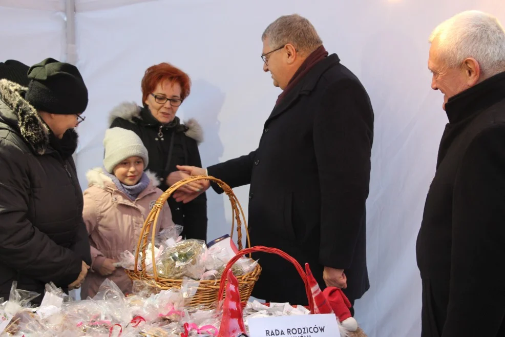 Jarmark bożonarodzeniowy i finał konkursu "Wilekopolskie smaki wigilijne w Choczu"