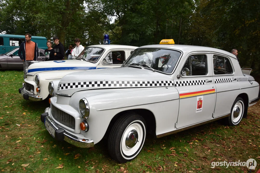 Zlot samochodów retro w Zamku Wielkopolskim w Rokosowie