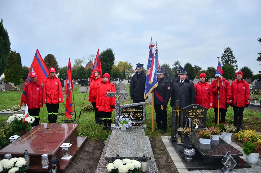 Borek Wlkp. Uroczystość uhonorowania miejsca wiecznego spoczynku Złotym Znakiem Związku OSP RP