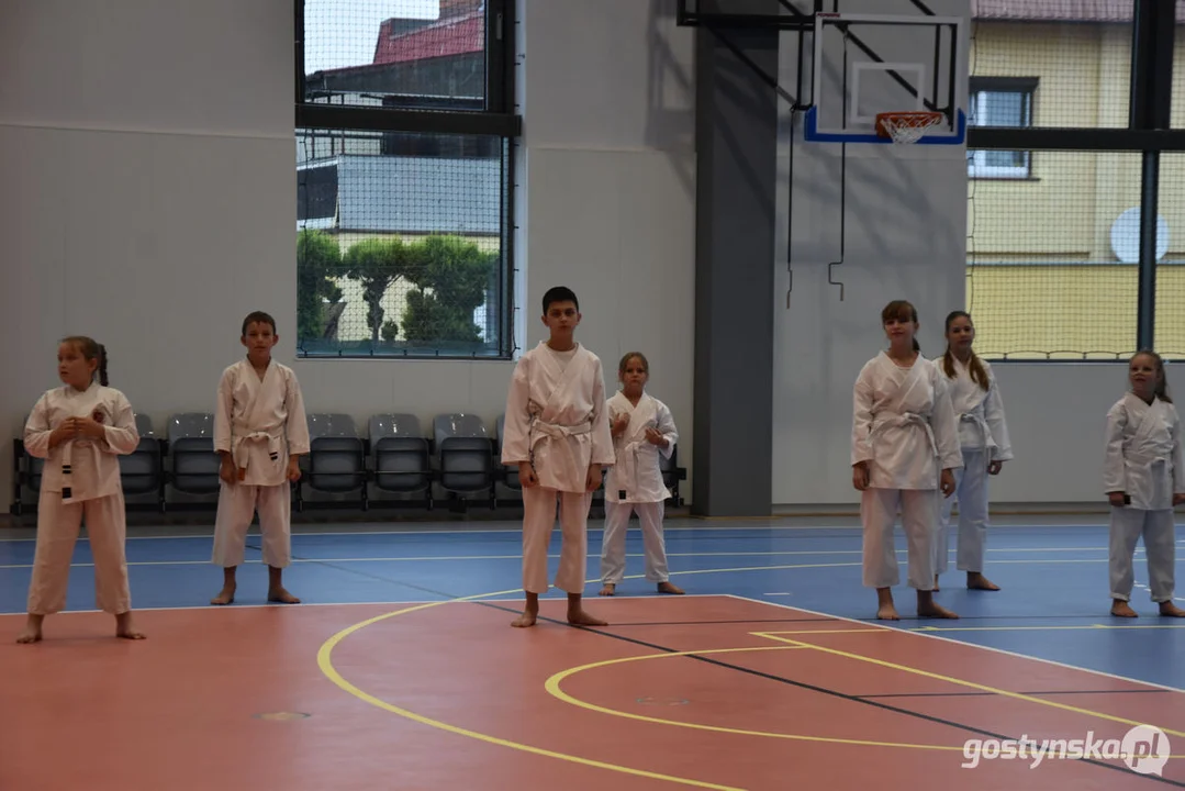 Trening Klubu TKKF Tęcza w nowej hali sportowej w Gostyniu