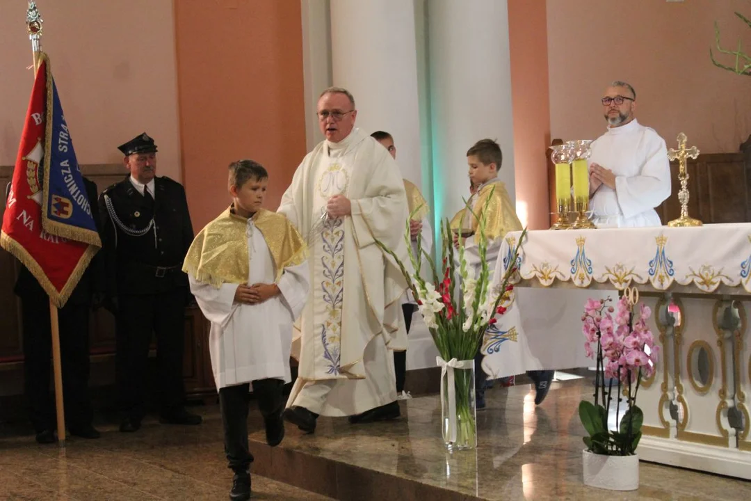 Uroczystość Matki Bożej Cieleckiej w parafii św. Małgorzaty w Cielczy z zawierzeniem KGW z gminy Jarocin