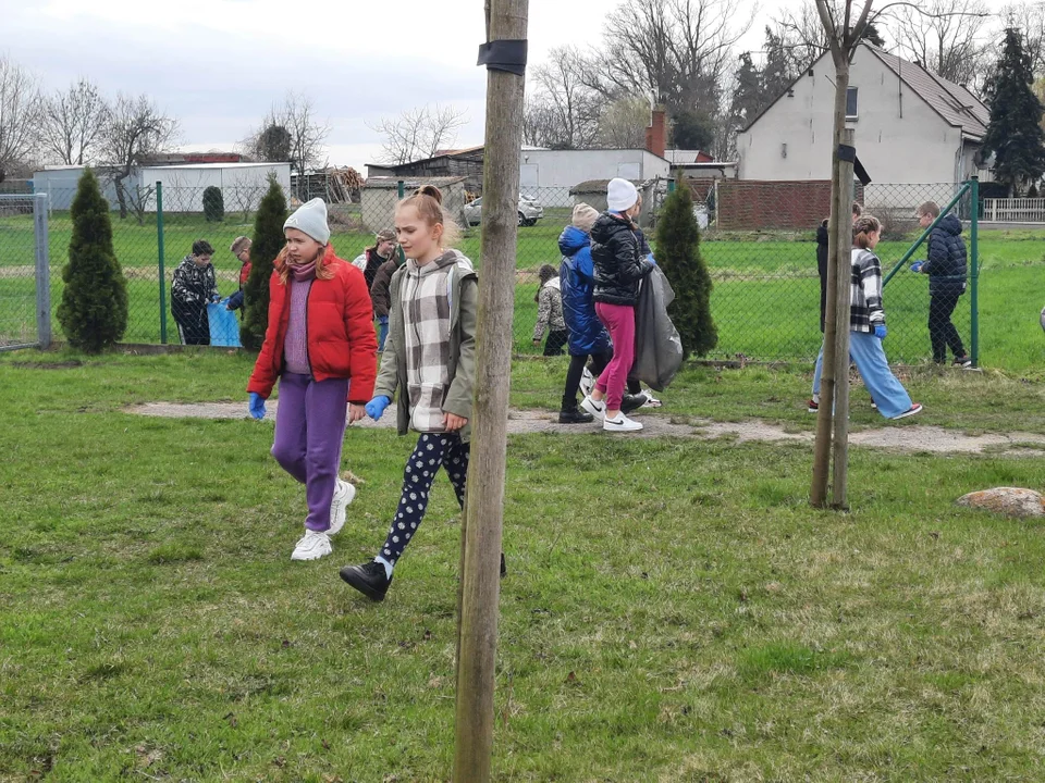 Mieszkańcy gminy Gołuchów posprzątali okolicę!