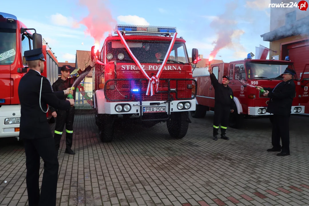 Powitanie auta strażackiego w Dubinie