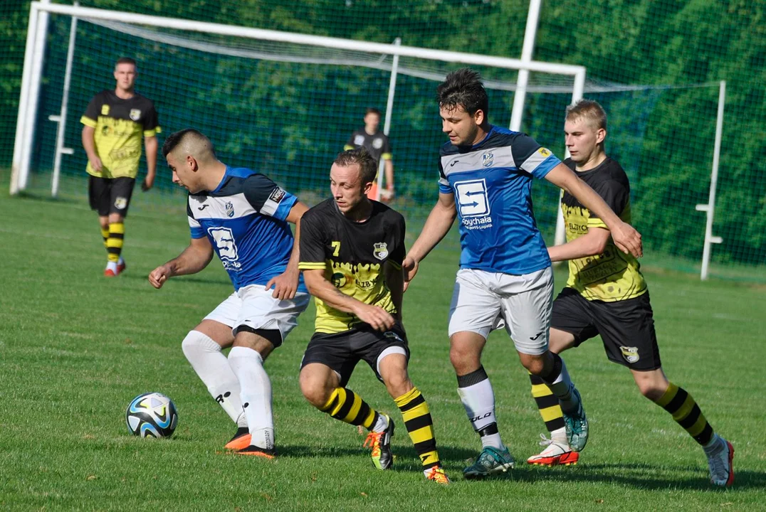 Będą powiatowe derby. Zwycięskie mecze Gladiatorów i Czarnych - Zdjęcie główne