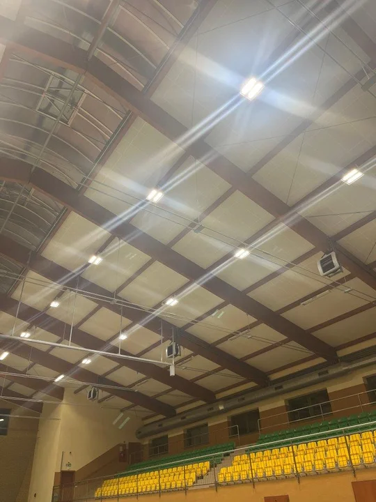 Zmodernizowano system oświetleniowy w hali w Pakosławiu