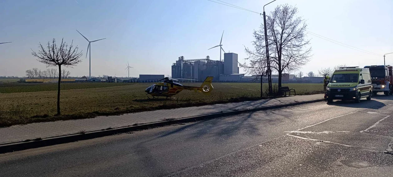 Na ul. Krotoszyńskiej w Dobrzycy lądował helikopter LPR [ZDJĘCIA] - Zdjęcie główne