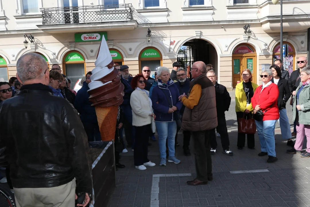 Spore zainteresowanie spacerem po ulicy Kaliskiej. Pleszewianie ruszyli śladami przeszłości