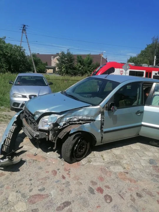 Wypadek kolejowy. Zderzenie samochodu osobowego z pociągiem relacji Krotoszyn - Gniezno