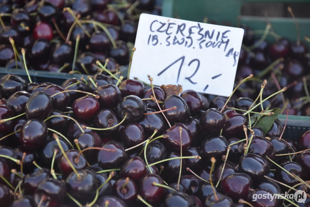 Ceny warzyw i owoców na targowisku miejskim w Gostyniu