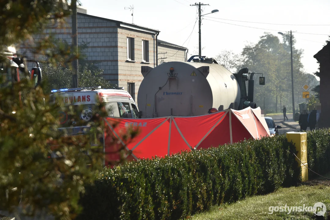 Wypadek śmiertelny w Żytowiecku. Mężczyzna przejechany przez ciągnik