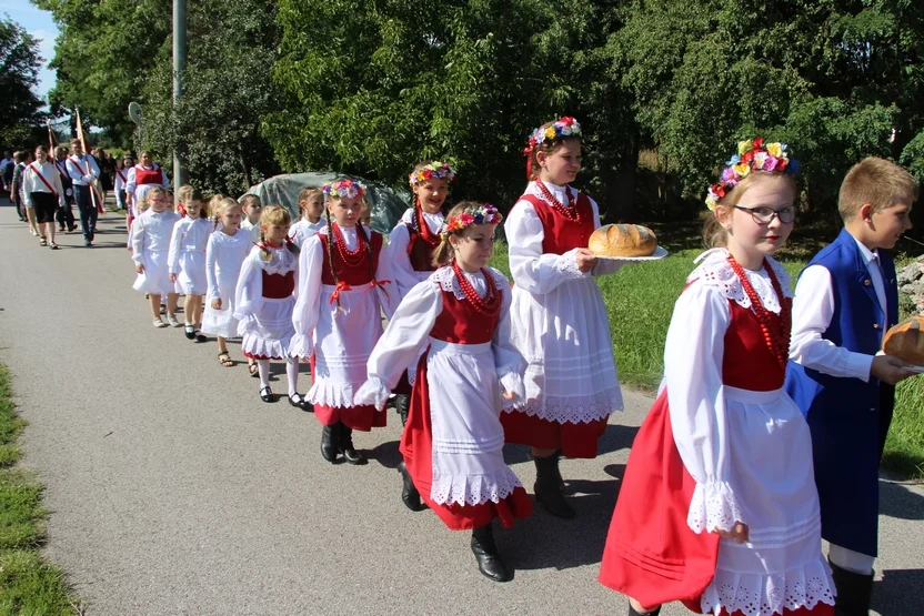 Dożynki w Kuczkowie. Mieszkańcy podziękowali za plony [ZDJĘCIA, WIDEO] - Zdjęcie główne