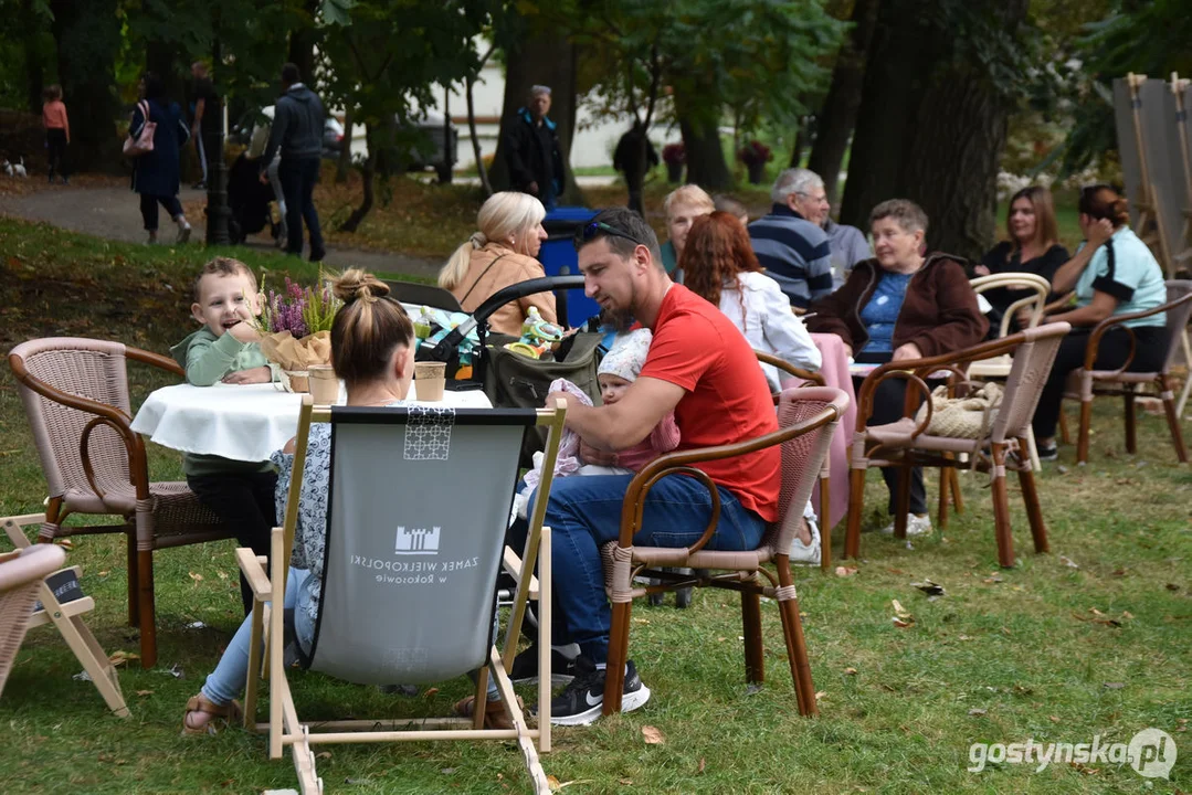 Zlot samochodów retro w Zamku Wielkopolskim w Rokosowie