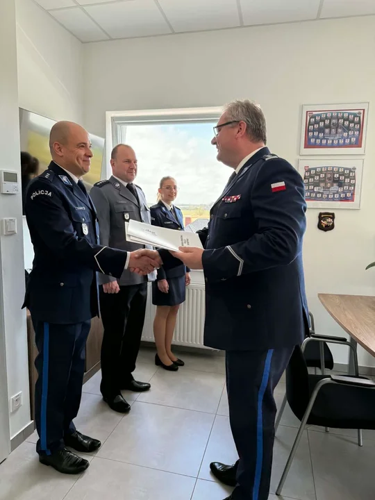 Nowy naczelnik wydziału prewencji, jego zastępca oraz sierżant w KPP Gostyń