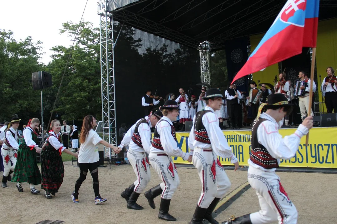 Publiczność XXIV MSF w Jarocinie zachwyciły zespoły z Bośni i Hercegowiny oraz Węgier [ZDJĘCIA] - Zdjęcie główne
