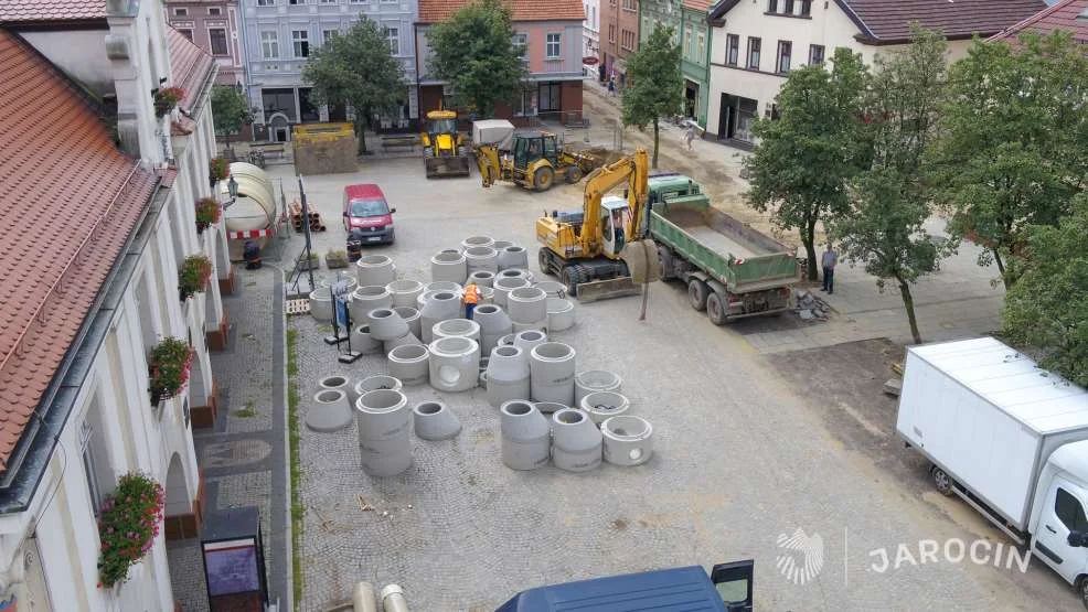 Rewitalizacja centrum Jarocina. Co się stało z kostką z rynku?