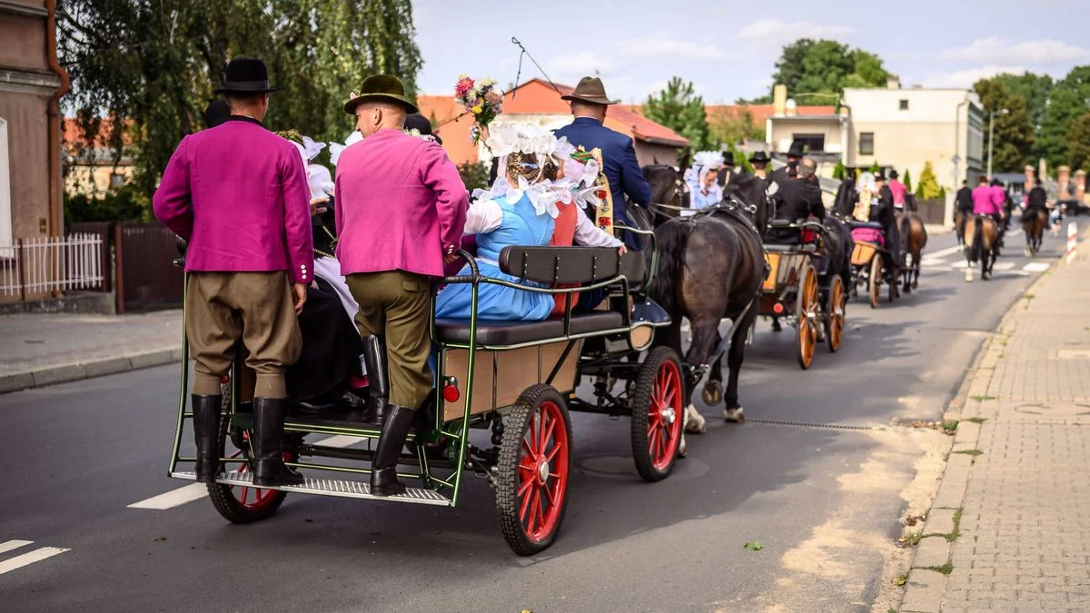 Wesele biskupiańskie Michała i Marty Chudych w Sikorzynie