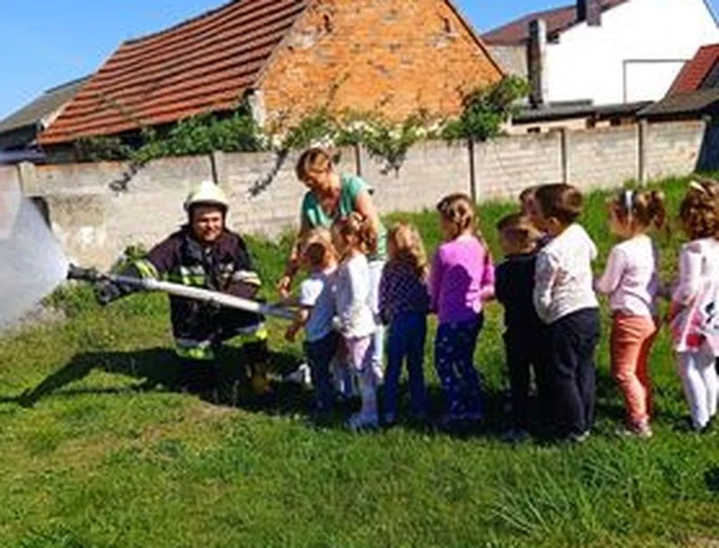 Przedszkolaki odwiedziły siedzibę OSP Rokutów [ZDJĘCIA] - Zdjęcie główne