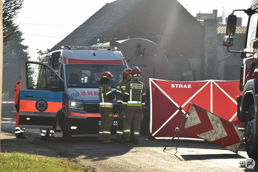 Wypadek śmiertelny w Żytowiecku. Mężczyzna przejechany przez ciągnik