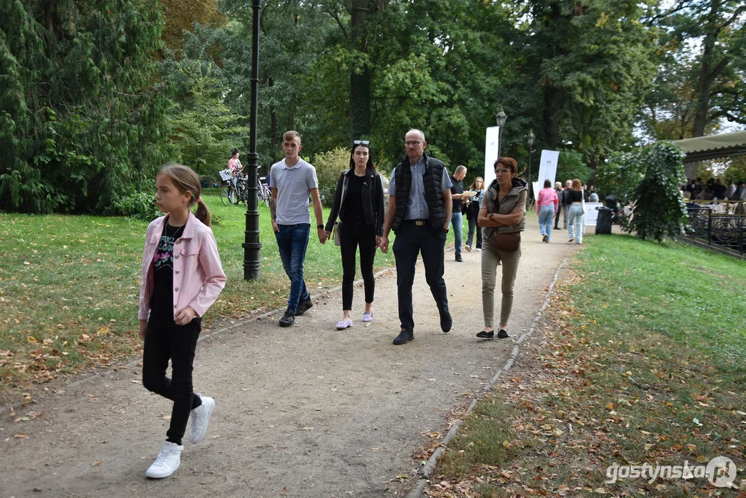 Zlot samochodów retro w Zamku Wielkopolskim w Rokosowie