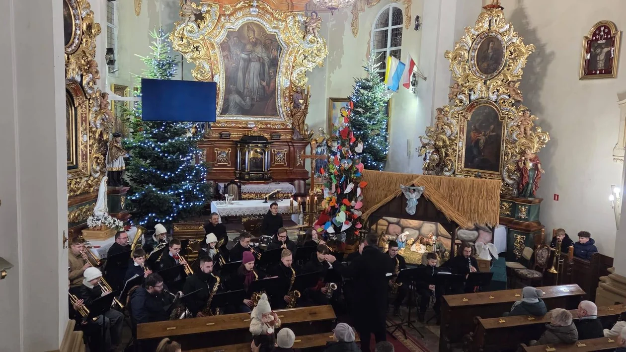 Muzyka, która rozgrzała serca – koncert kolęd i pastorałek w Żerkowie [ZOBACZ ZDJĘCIA]