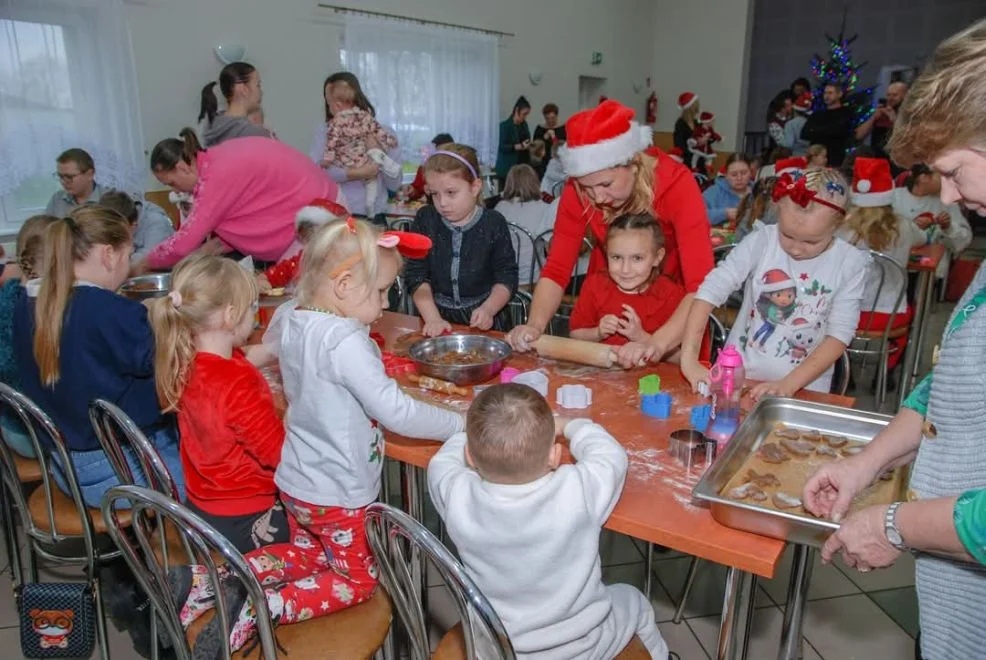 Pieczenie pierników a potem wizyta św. Mikołaja z prezentami - tak wyglądało mikołajkowe spotkanie w Panience[ZDJĘCIA] - Zdjęcie główne