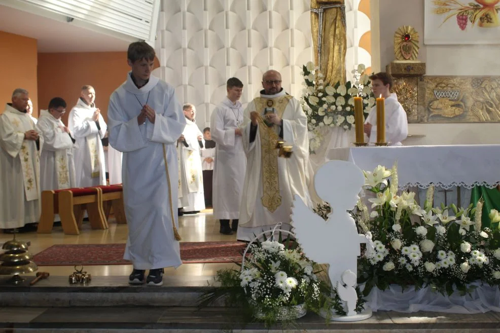 Tablica dla ojca Sylwina Wojdanowicza oraz jubileuszowy zjazd franciszkanów w Jarocinie