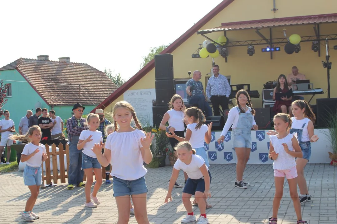 Tłumy na dożynkach wiejskich w Twardowie