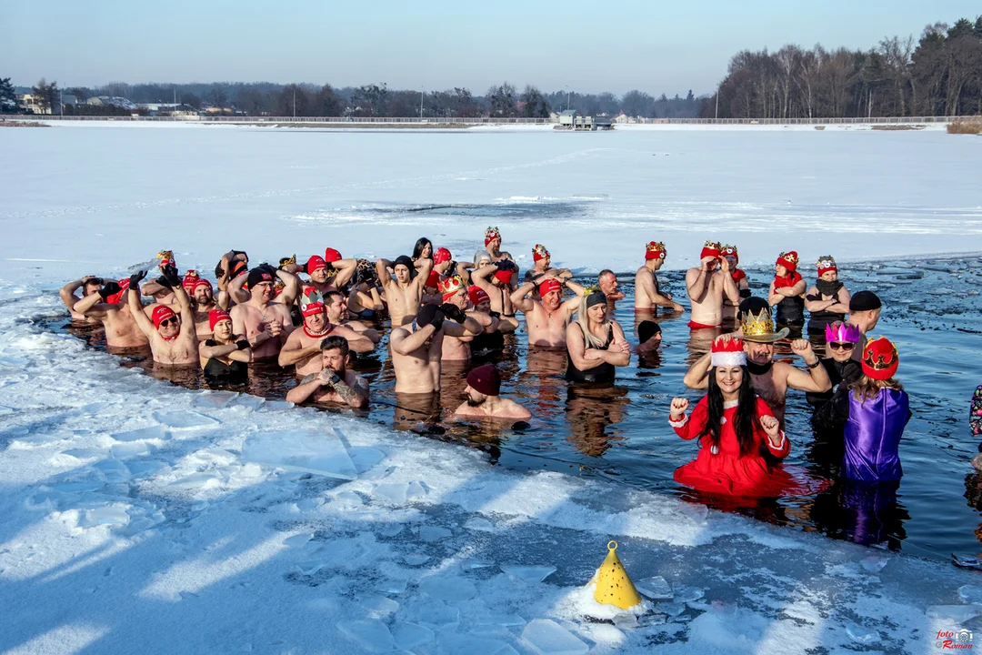 Królewskie morsowanie w prawdziwie zimowych warunkach - Zdjęcie główne
