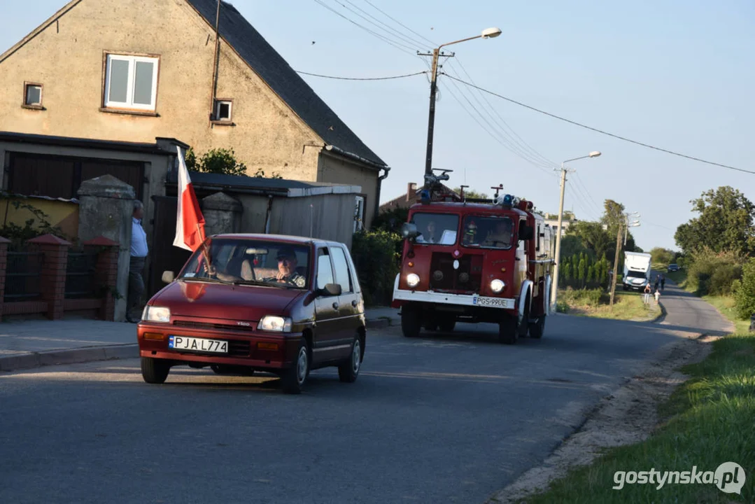 Dożynki 2024 w Skokowie rozpoczął korowód pojazdów rolniczych