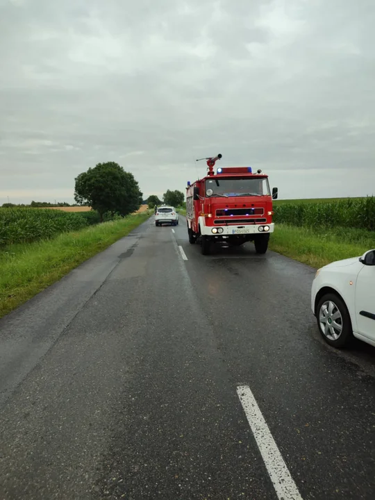 Potrącenie rowerzystki przez ciężarówkę na trasie Piaski-Pogorzela