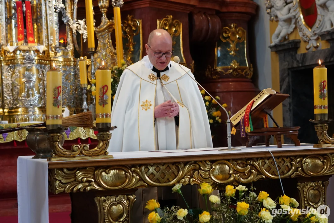 Ukraińskie rodziny na "święconce" w  Świętogórskiej Bazylice