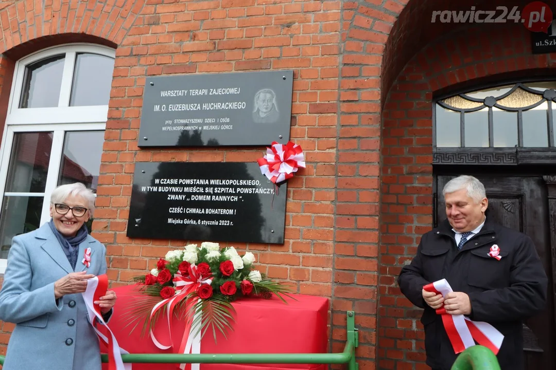 Miejska Górka. Odsłonięcie tablicy pamiątkowej na budynku WTZ