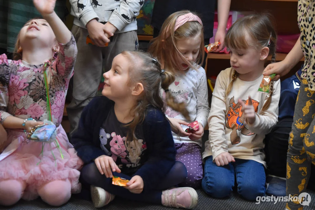 Zając w przedszkolach. Akcja Młodzieżowej Rady Miejskiej w Gostyniu