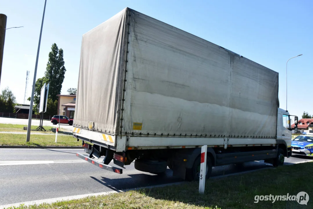 W Krobi samochód osobowy zderzył się z ciężarówką