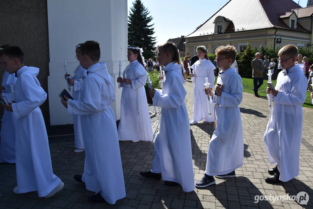 Sakrament I Komunii Świętej w parafii w Pogorzeli