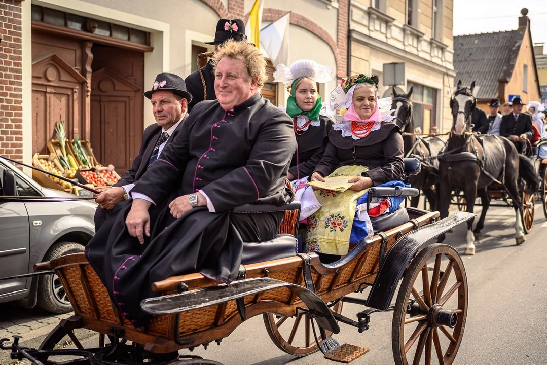 Wesele biskupiańskie Michała i Marty Chudych w Sikorzynie