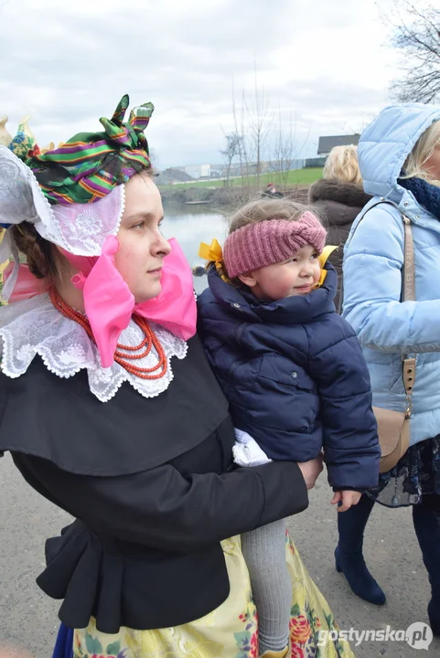 Obrzędy palenia i topienia "śmiercichy" oraz "nowego lotka" na Biskupiźnie