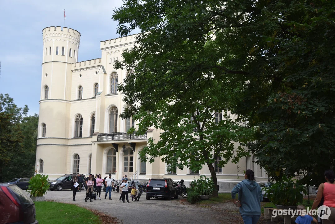 Zlot samochodów retro w Zamku Wielkopolskim w Rokosowie