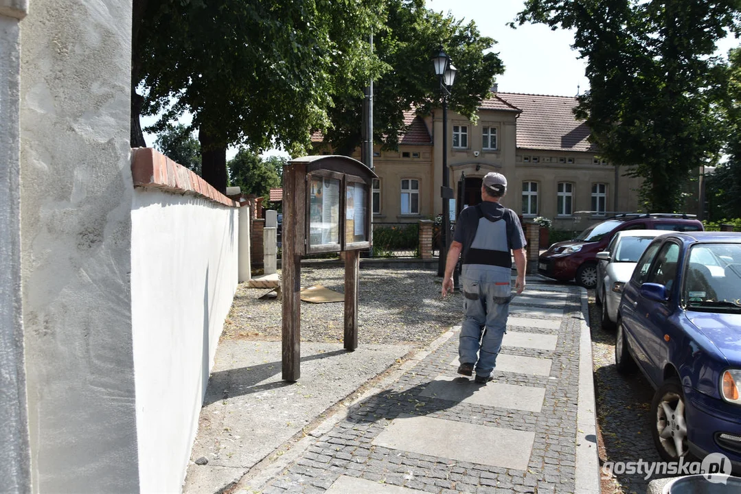 Remont ogrodzenia przy kościele farnym w Gostyniu