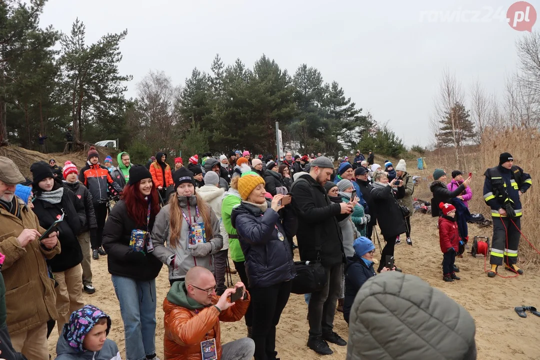 31. Finał WOŚP w Rawiczu. Na poligonie morsy wskoczyły do wody