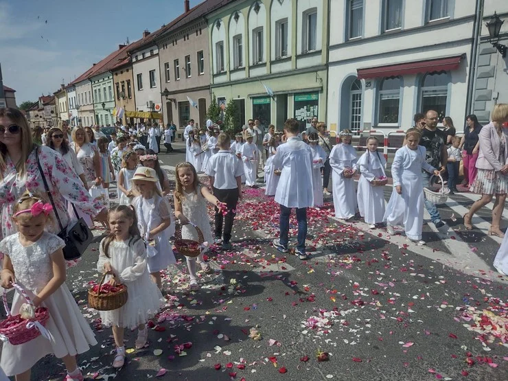 Boże Ciało. Cztery ołtarze na bojanowskim rynku (ZDJĘCIA) - Zdjęcie główne