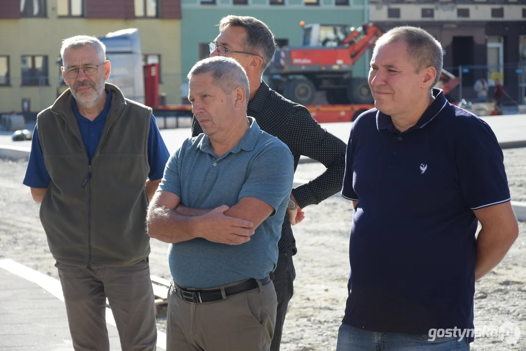 Spotkanie burmistrza Łukasz Kubiaka z przedsiębiorcami handlującymi na rynku w Krobi