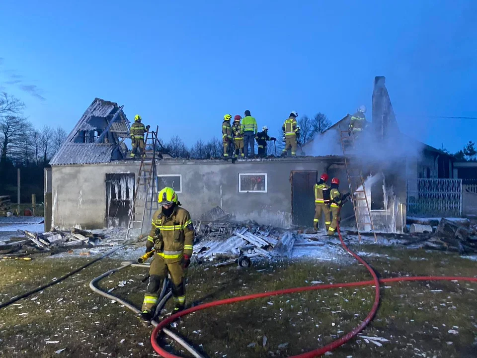 Pożar budynku gospodarczego w Pile [ZDJĘCIA] - Zdjęcie główne