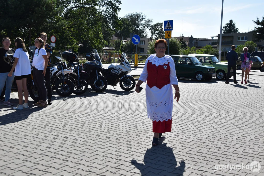 Jubileuszowy Przegląd Zespołów Ludowych w Borku Wlkp. wraz z wystawą samochodów retro 2022